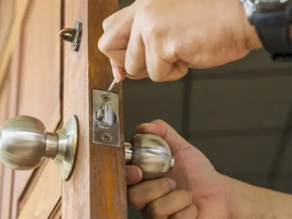Mở Khóa Xe VinFast Bằng Dụng Cụ Chuyên Dụng – Hỗ Trợ 24/7 Tại Nhà
